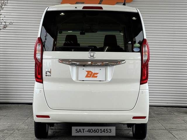 Honda N BOX 2018-03 8744482-13