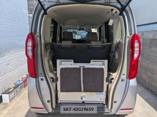 Honda N BOX 2019-06 8744521-1