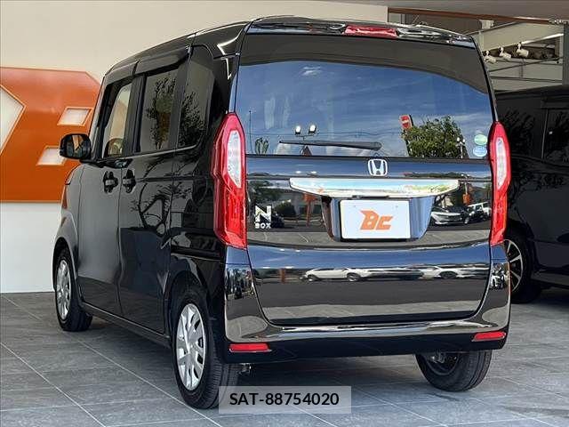 Honda N BOX 2018-04 8744496-12