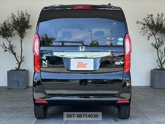 Honda N BOX 2018-04 8744496-13