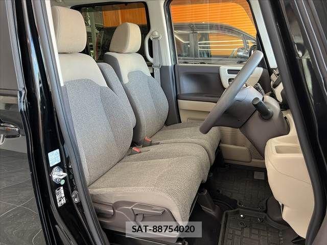Honda N BOX 2018-04 8744496-15