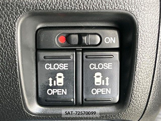 Honda N BOX 2017-06 8744485-6