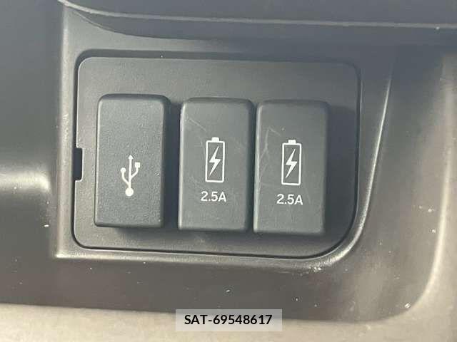 Honda N BOX 2023-12 8781199-8