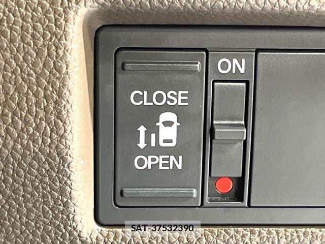Honda N BOX 2023-06 8781214-5