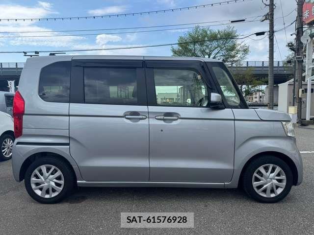 Honda N BOX 2022-03 8796812-8