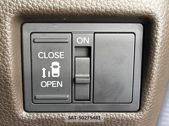 Honda N BOX 2023-08 8796803-4