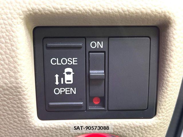Honda N BOX 2019-03 8830592-2