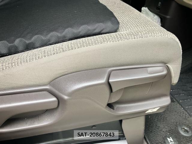 Honda N BOX 2018-11 8850058-13