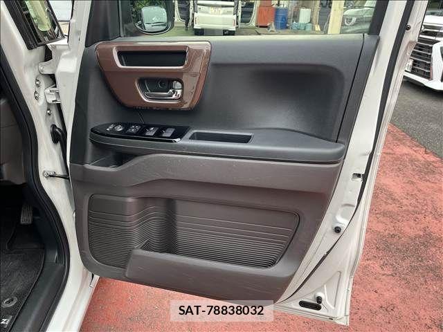 Honda N BOX 2019-08 8871566-16