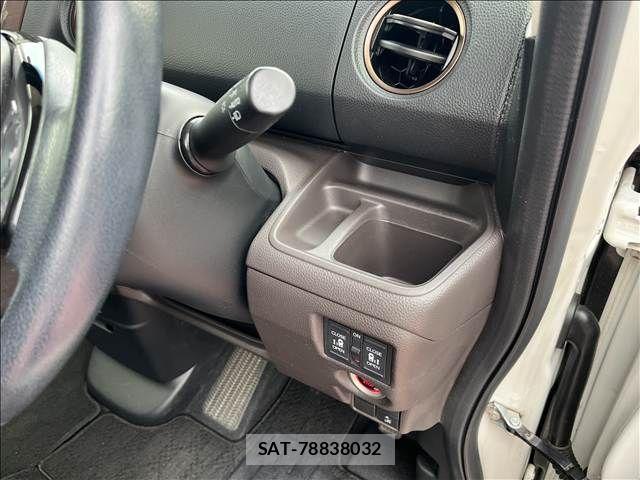 Honda N BOX 2019-08 8871566-18