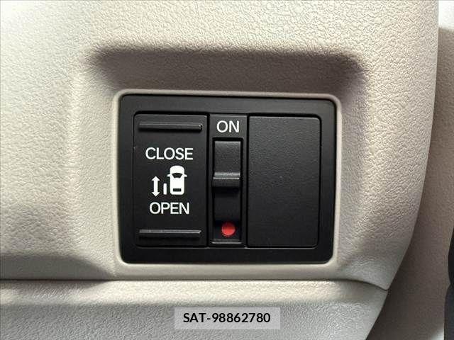 Honda N BOX 2025-08 8881014-3