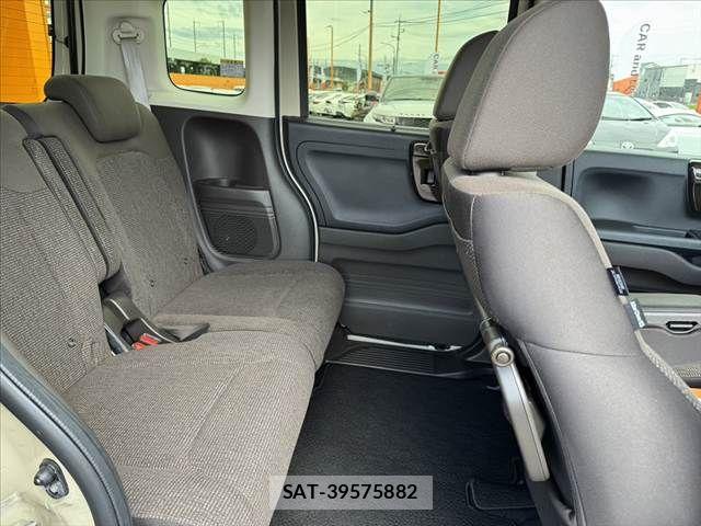 Honda N BOX 2023-03 8881012-16