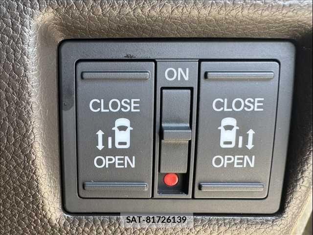 Honda N BOX 2022-03 8884004-5
