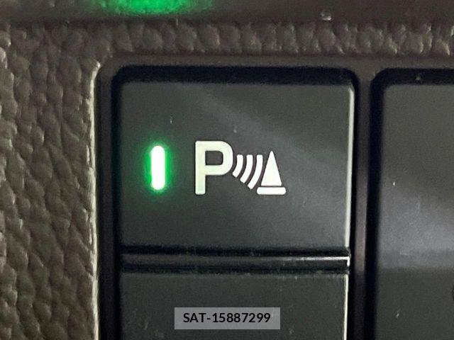Honda N BOX 2023-10 8884005-6