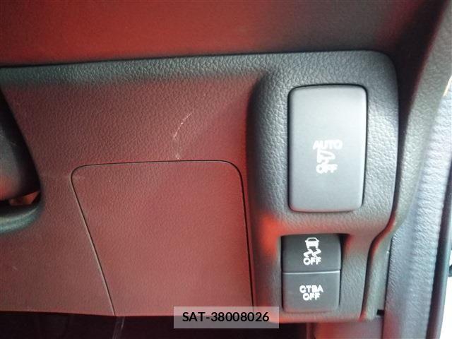 Honda N BOX 2018-02 5873553-12