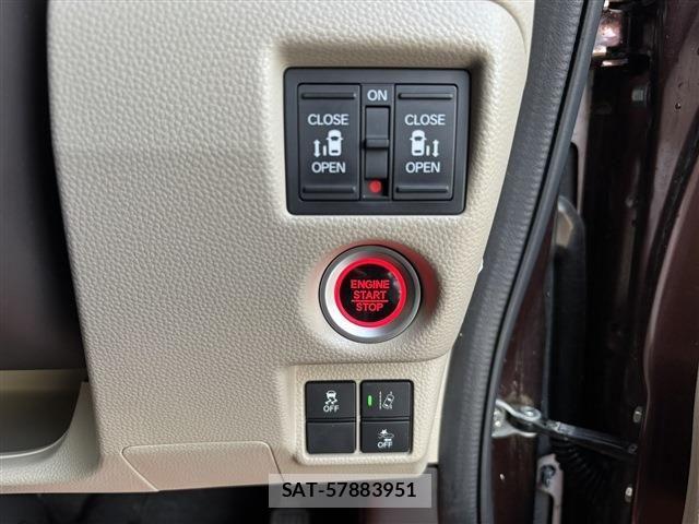 Honda N BOX 2018-06 6546052-17