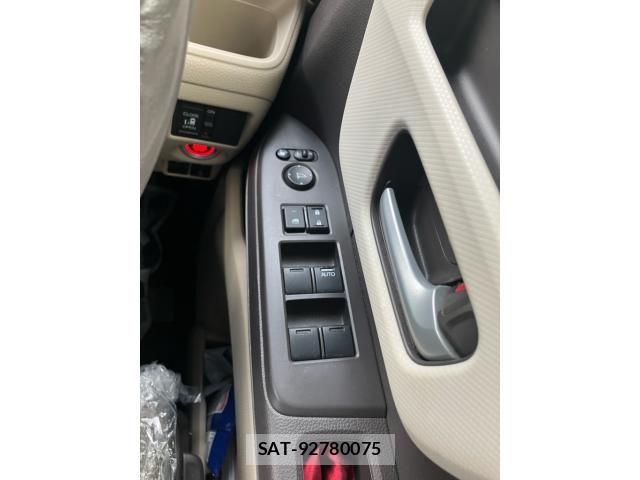 Honda N BOX 2017-10 7251689-12