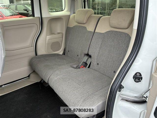 Honda N BOX 2020-04 7358969-14