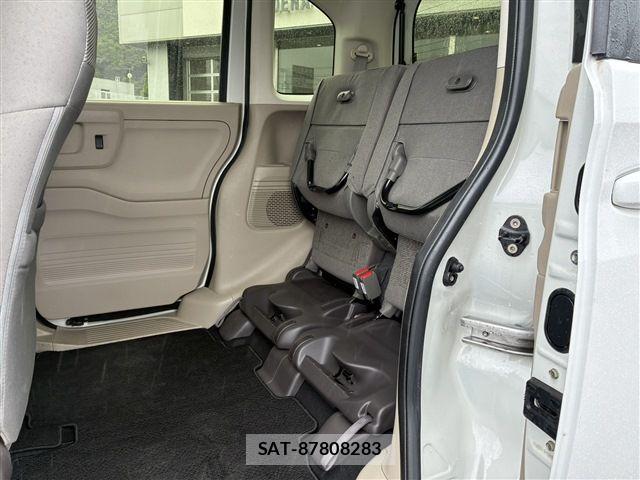 Honda N BOX 2020-04 7358969-17