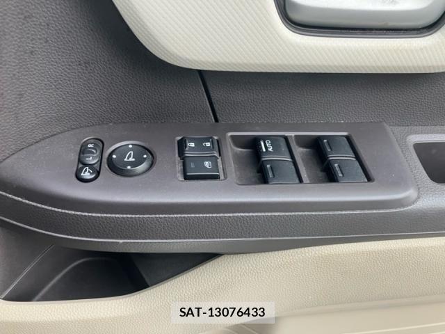 Honda N BOX 2018-01 7456188-16