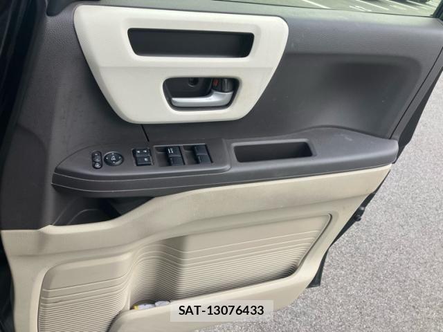 Honda N BOX 2018-01 7456188-17