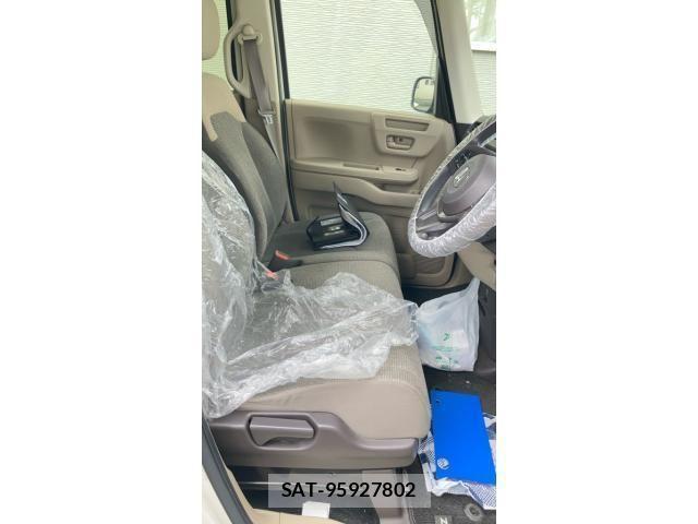 Honda N BOX 2019-07 7501797-16