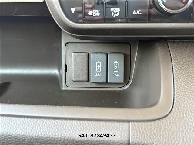 Honda N BOX 2021-06 7562526-25