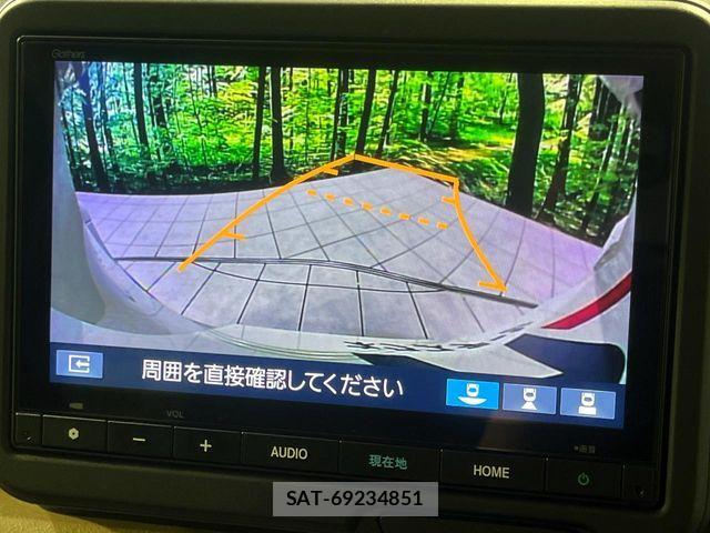 Honda N BOX 2023-12 7878203-4