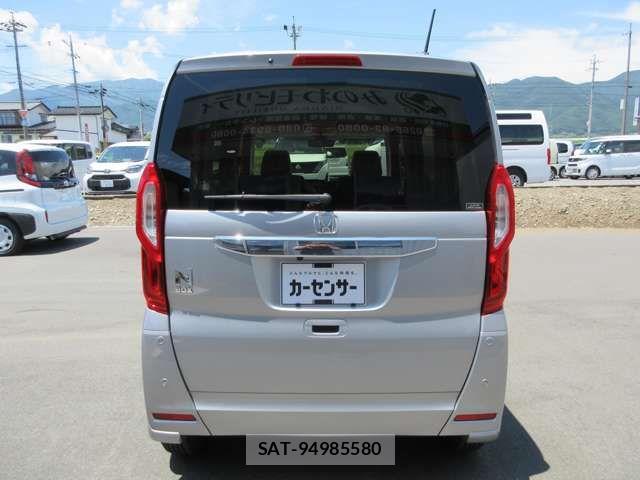 Honda N BOX 2022-01 7962846-5