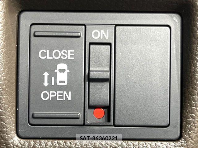 Honda N BOX 2023-07 7962851-3