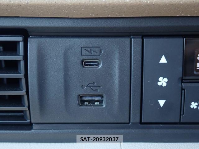 Honda N BOX 2025-04 7980213-15