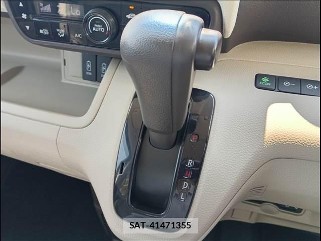 Honda N BOX 2017-09 8074841-13