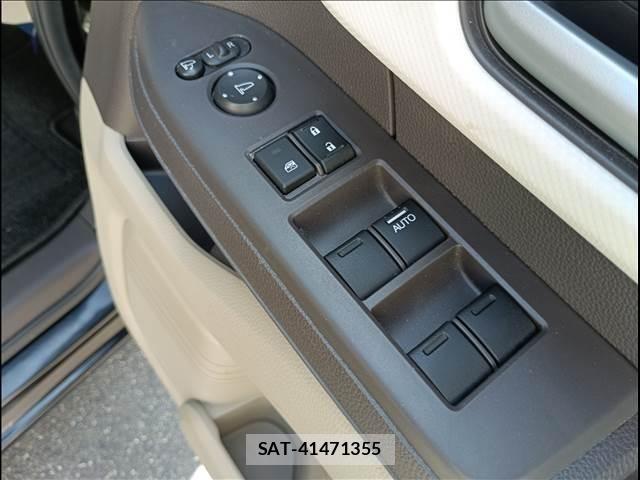 Honda N BOX 2017-09 8074841-19