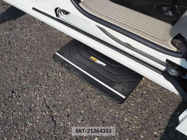 Honda N BOX 2019-06 8209004-13