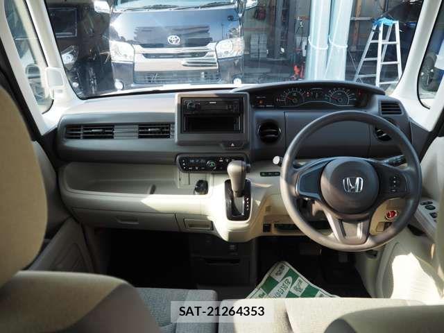Honda N BOX 2019-06 8209004-1