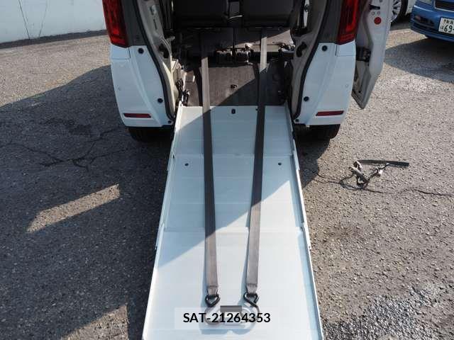 Honda N BOX 2019-06 8209004-2