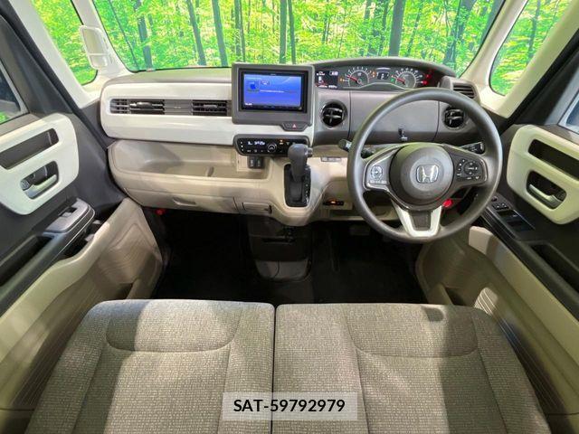 Honda N BOX 2018-03 8209005-1