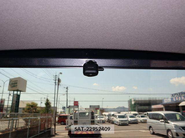 Honda N BOX 2024-03 8367476-19