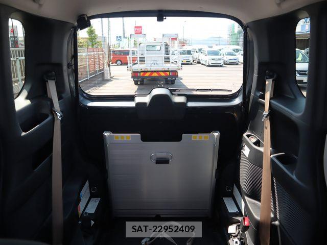 Honda N BOX 2024-03 8367476-7