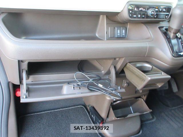 Honda N BOX 2022-08 8457064-11