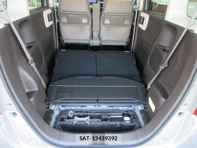 Honda N BOX 2022-08 8457064-17