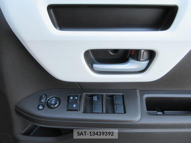 Honda N BOX 2022-08 8457064-23