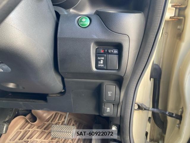 Honda N BOX 2016-05 8526089-16