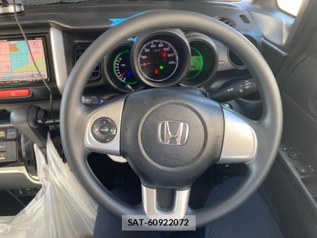 Honda N BOX 2016-05 8526089-17
