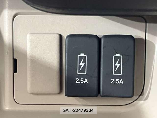 Honda N BOX 2018-04 8796847-13
