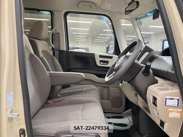 Honda N BOX 2018-04 8796847-16