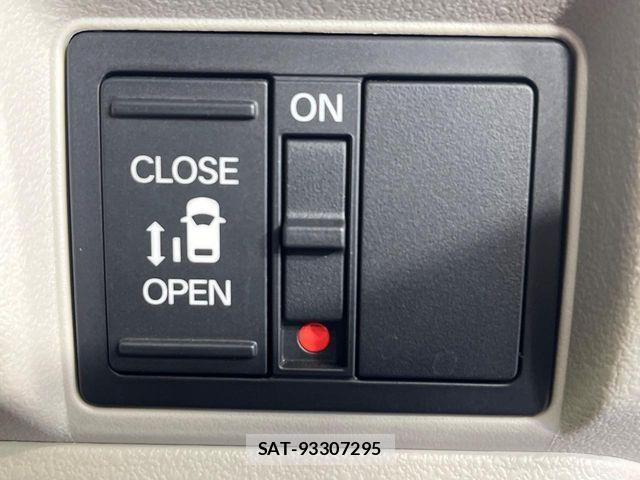Honda N BOX 2023-11 8871599-2