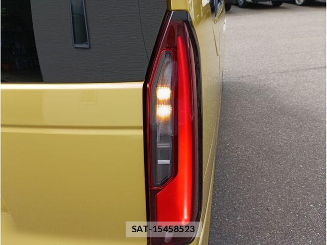 Honda N BOX 2023-10 8881072-6