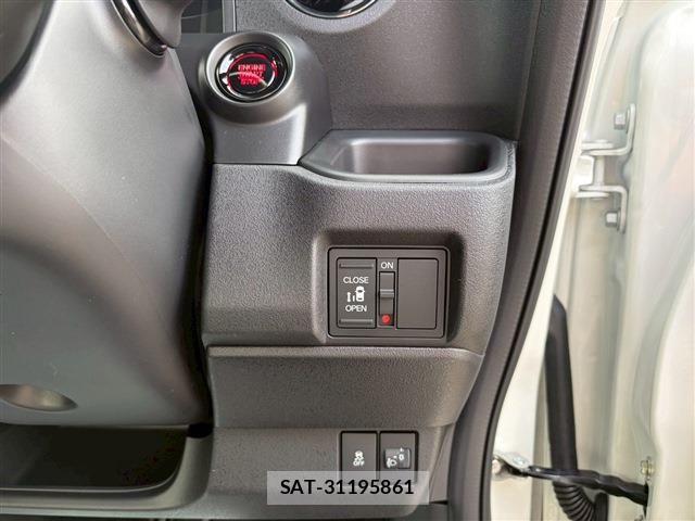 Honda N BOX CUSTOM 2025-12 5873625-13