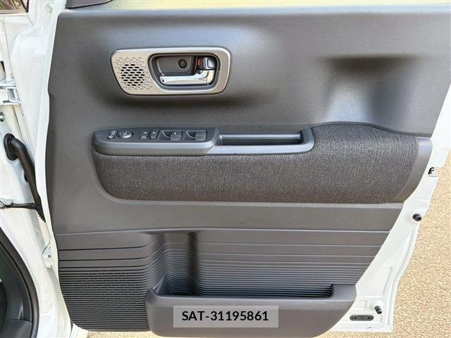 Honda N BOX CUSTOM 2025-12 5873625-21